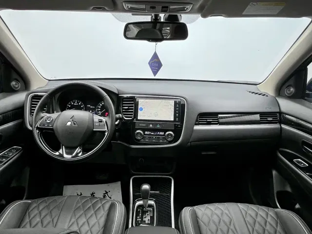 Mitsubishi Outlander — Фото автомобиля 4