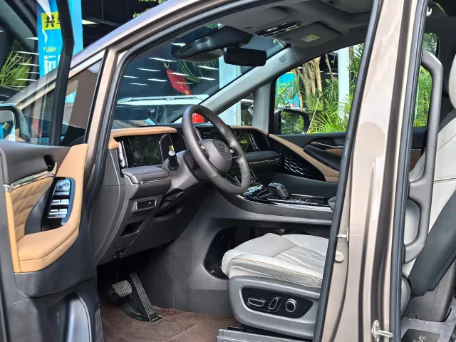 GAC Trumpchi M8 — Фото автомобиля 14