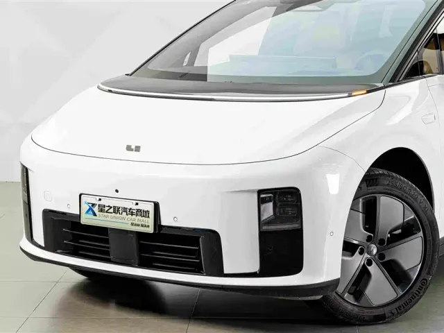 Li Auto Li i8 2025 Standard Edition — Фото автомобиля 2