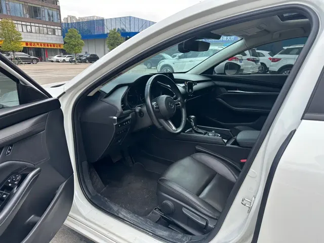 Mazda Axela — Фото автомобиля 14