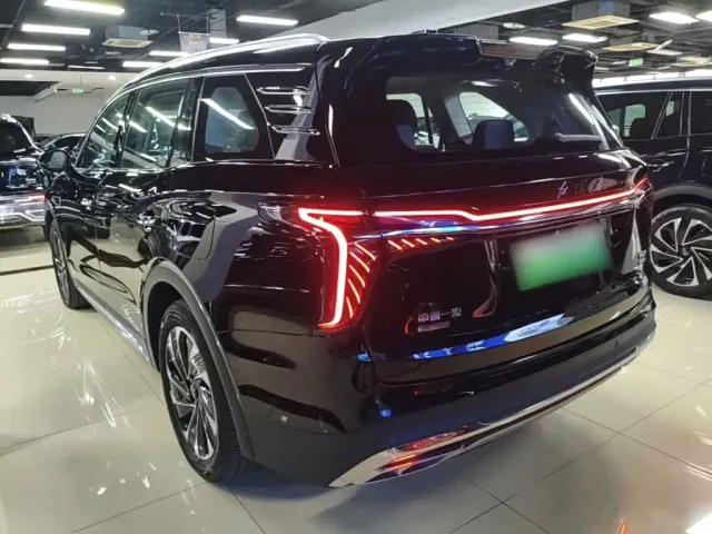 Hongqi HS7 PHEV — Фото автомобиля 4
