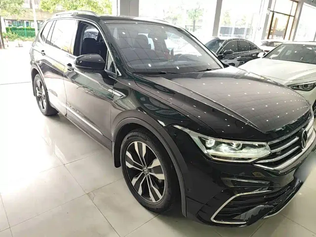Volkswagen Tiguan L — Фото автомобиля 3