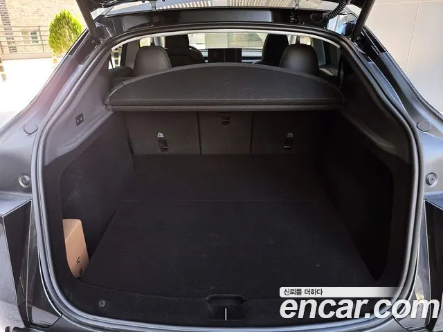 Tesla Model Y — Фото автомобиля 17