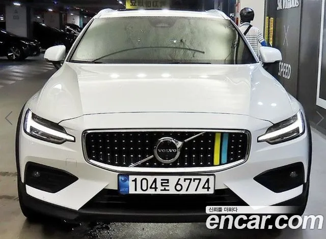Вольво V60 V60 Cross Country 2 поколение B5 Ultimate AWD — Фото автомобиля 2