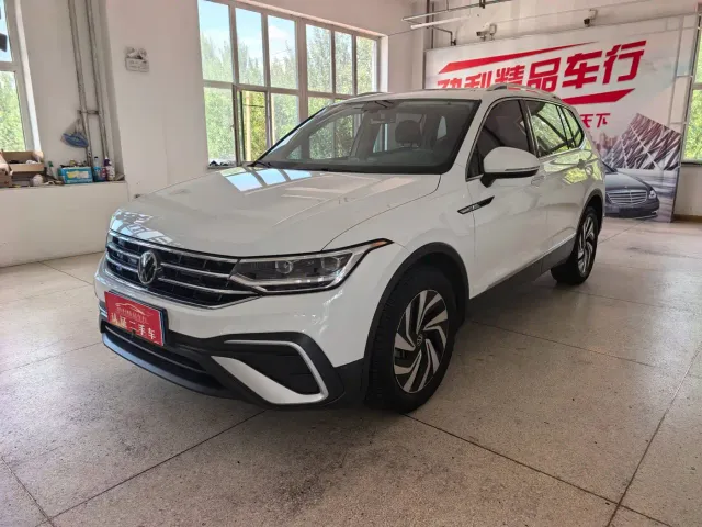 Фотография автомобиля — Volkswagen Tiguan L