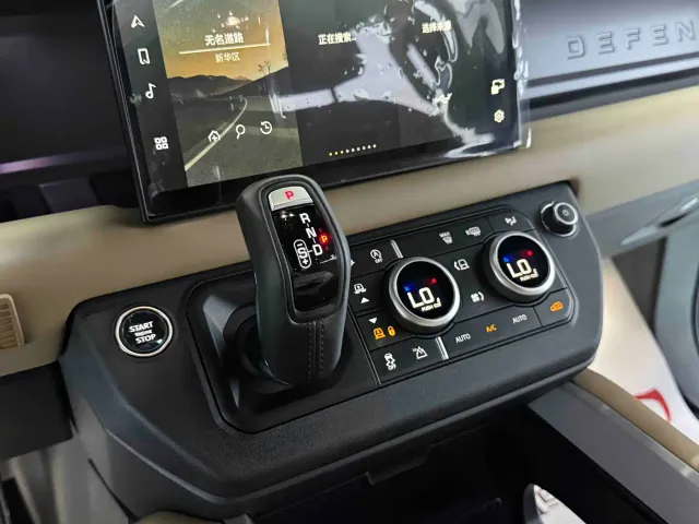 Land Rover Defender — Фото автомобиля 9