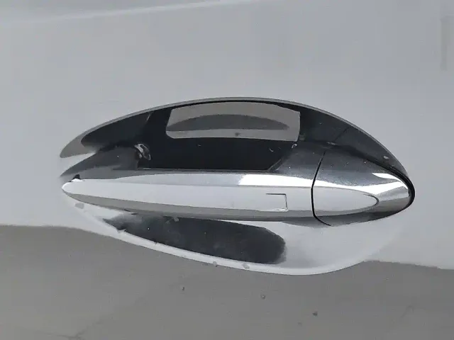 Hongqi E-QM5 — Фото автомобиля 18
