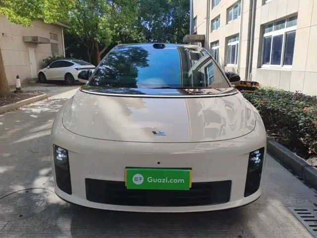 Li Auto i6 — Фото автомобиля 2