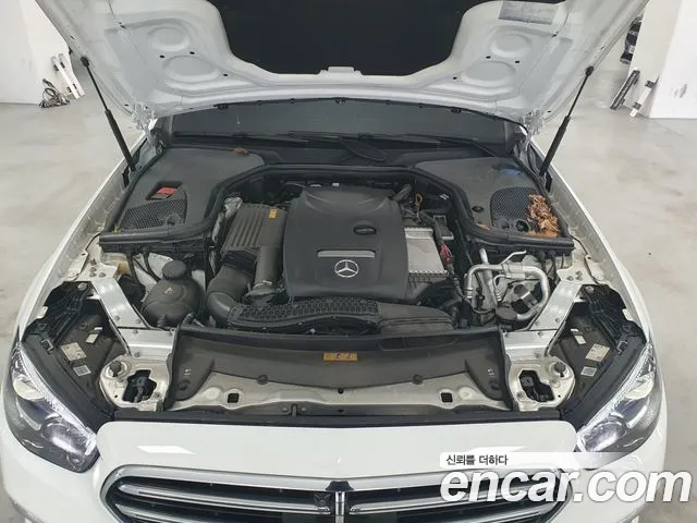 Mercedes-Benz E-Class — Фото автомобиля 6