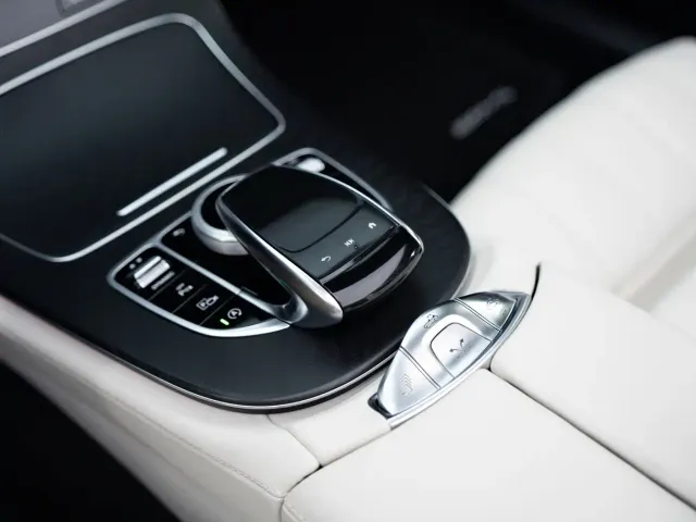 Mercedes-Benz E-Class — Фото автомобиля 12