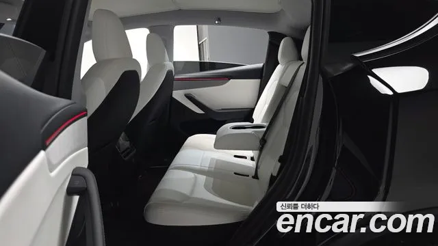 Tesla Model Y — Фото автомобиля 18