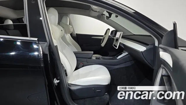 Tesla Model Y — Фото автомобиля 16