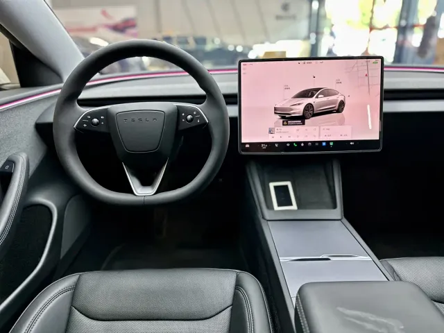 Tesla Model 3 — Фото автомобиля 5