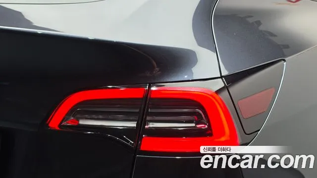 Tesla Model Y — Фото автомобиля 8