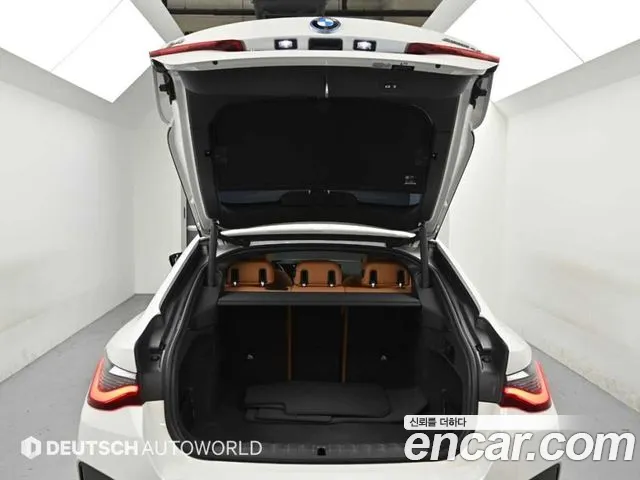 BMW i4 — Фото автомобиля 19