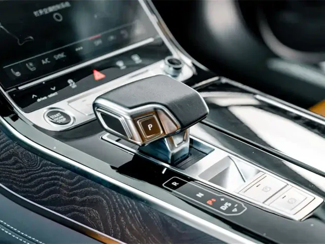 Audi A8 — Фото автомобиля 16
