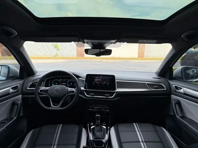 Volkswagen T-Roc — Фото автомобиля 3