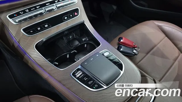 Mercedes-Benz E-Class — Фото автомобиля 30