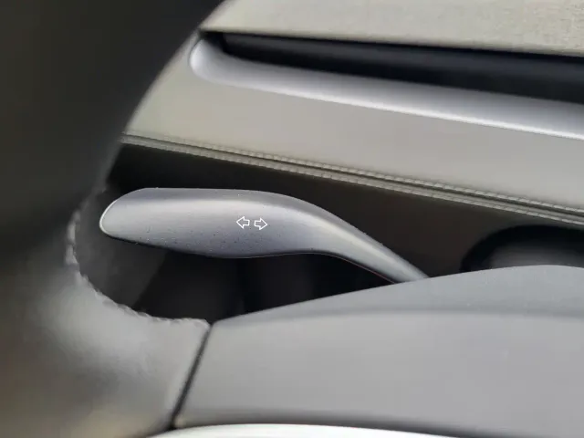 Tesla Model Y — Фото автомобиля 16
