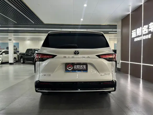 Toyota Sienna — Фото автомобиля 8