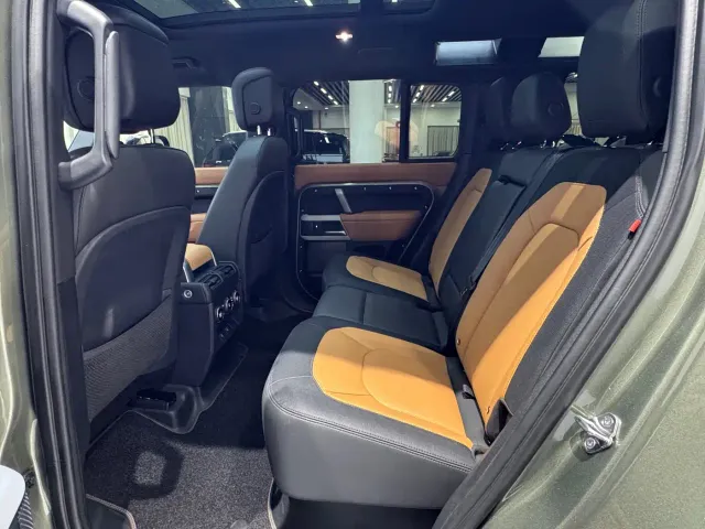 Land Rover Defender — Фото автомобиля 15