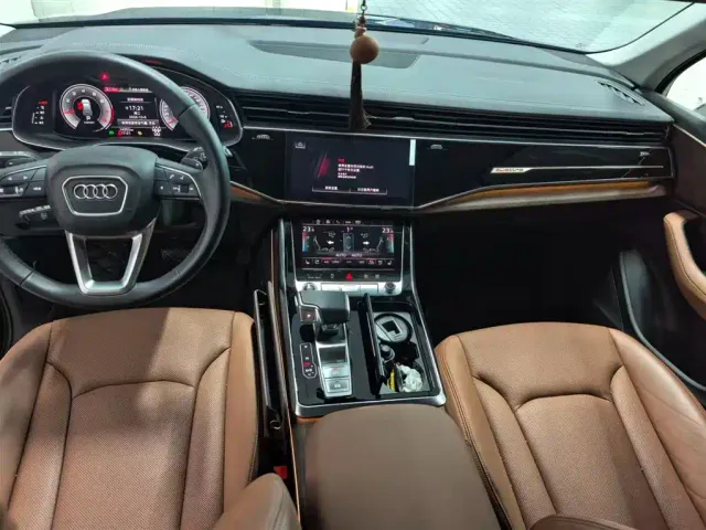 Audi Q7 — Фото автомобиля 9