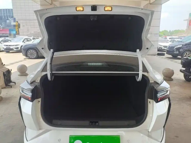 Dongfeng Yixuan — Фото автомобиля 18
