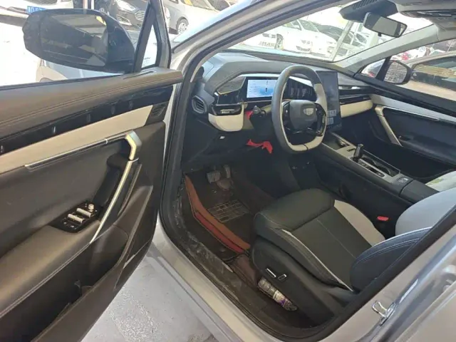 Geely Boyue L — Фото автомобиля 15
