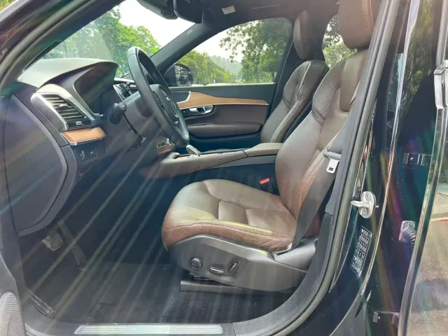 Volvo XC90 — Фото автомобиля 4