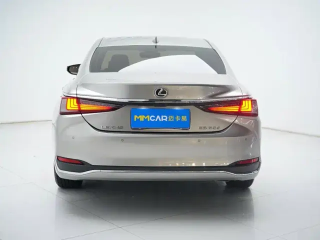 Lexus ES — Фото автомобиля 11