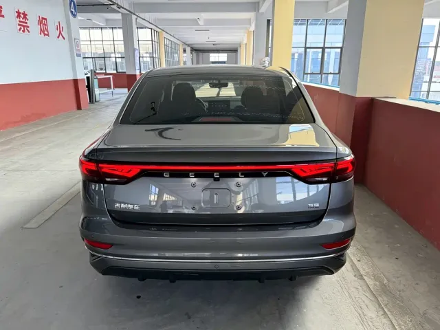 Geely Emgrand — Фото автомобиля 17