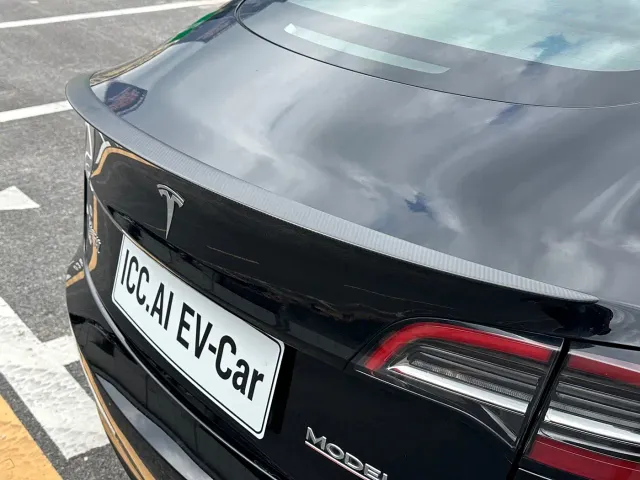 Tesla Model 3 — Фото автомобиля 17