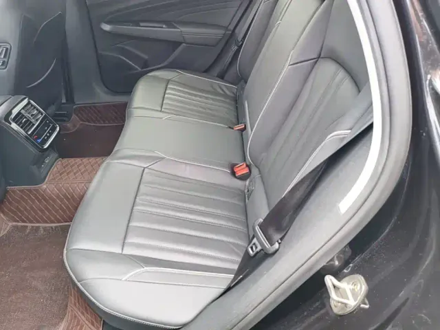 Volkswagen Passat — Фото автомобиля 16