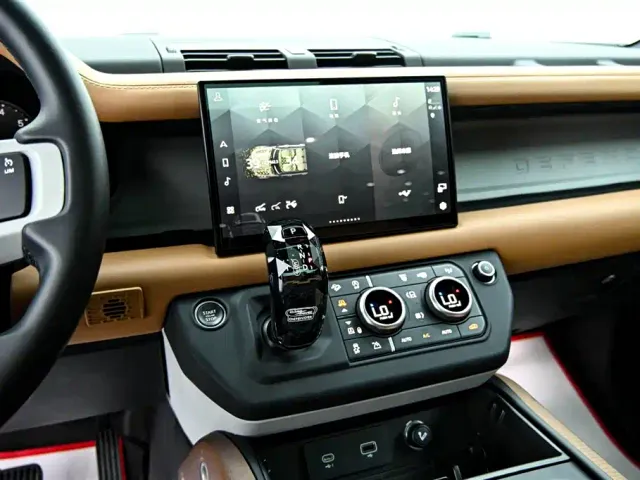 Land Rover Defender — Фото автомобиля 17