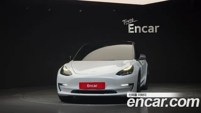 Tesla Model 3 — Фото автомобиля 3