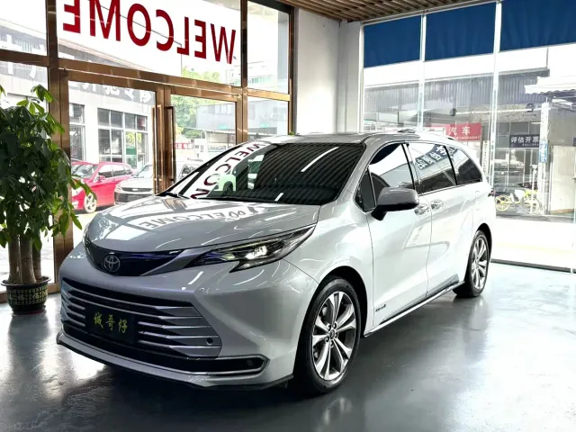 Фотография автомобиля — Toyota Sienna