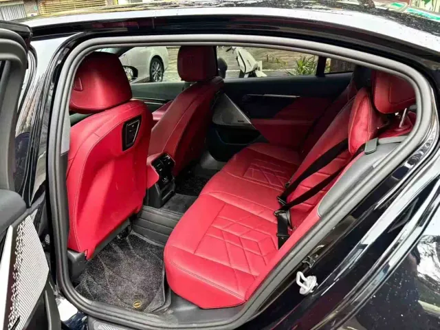 BMW 5 Series — Фото автомобиля 3