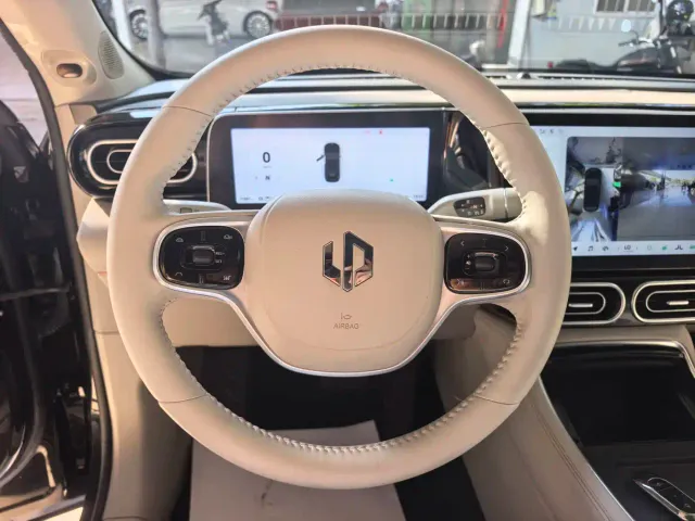 Leapmotor C11 — Фото автомобиля 6