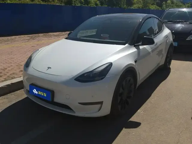 Фотография автомобиля — Tesla Model Y