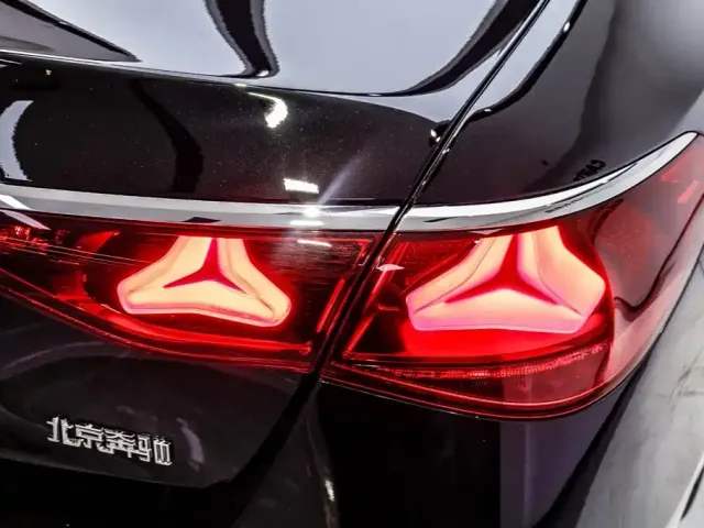 Mercedes-Benz E-Class — Фото автомобиля 27