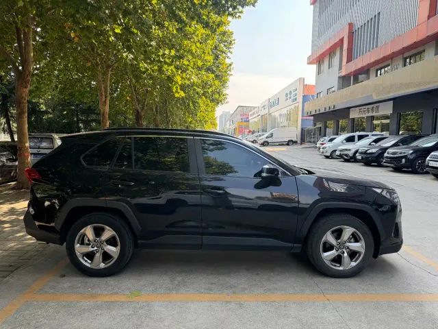 Toyota RAV4 — Фото автомобиля 7