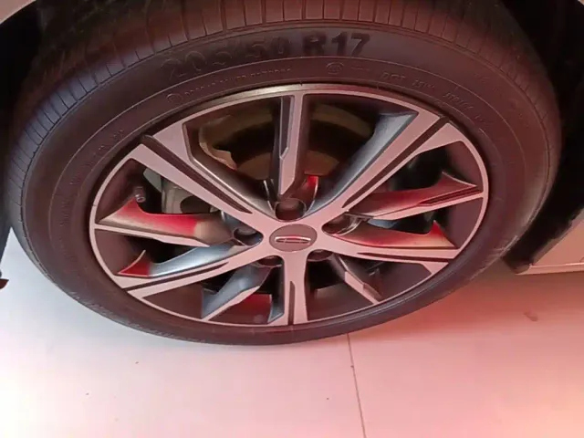 Geely Emgrand — Фото автомобиля 22