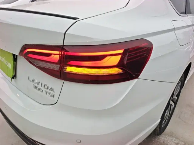 Volkswagen Lavida — Фото автомобиля 7