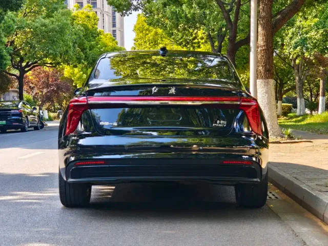 Hongqi H5 PHEV — Фото автомобиля 12