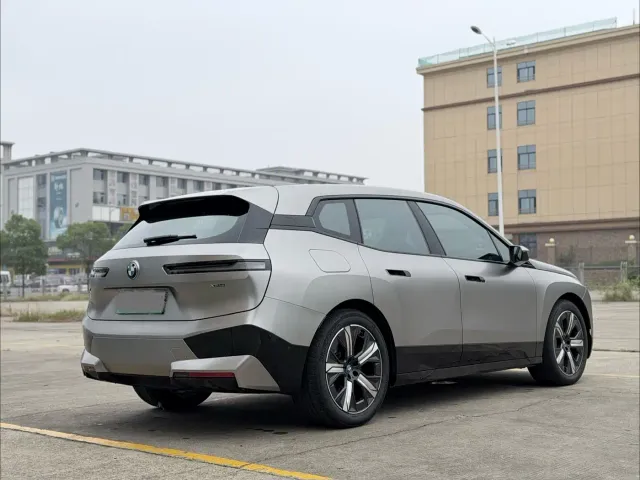 BMW iX — Фото автомобиля 14