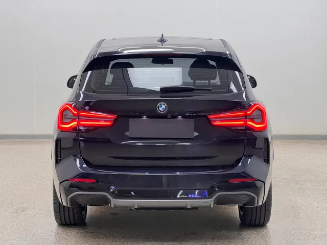 BMW iX3 — Фото автомобиля 5