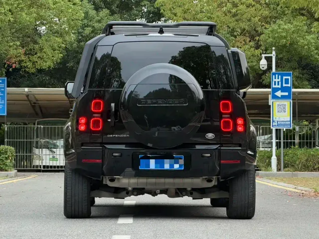 Land Rover Defender — Фото автомобиля 5