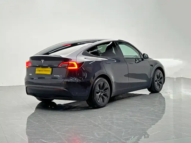 Tesla Model Y — Фото автомобиля 6