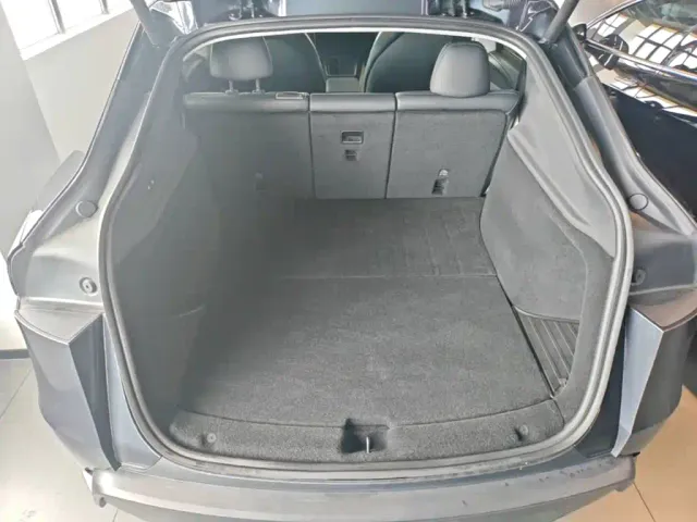 Tesla Model Y — Фото автомобиля 18
