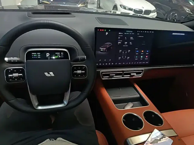 Li Auto L7 — Фото автомобиля 9